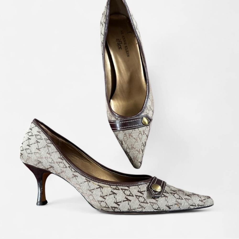 Y2K Anne Klein brown & cream kitten heels